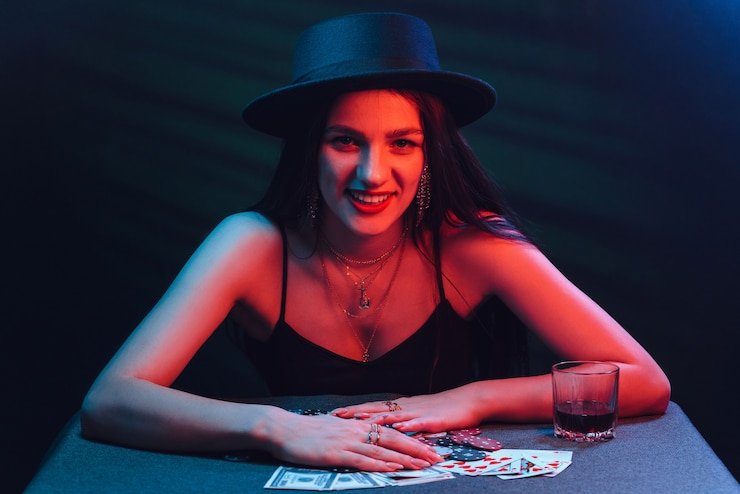 Antarmuka aplikasi mobile idcash888 menampilkan sportsbook, live dealer, dan permainan slot